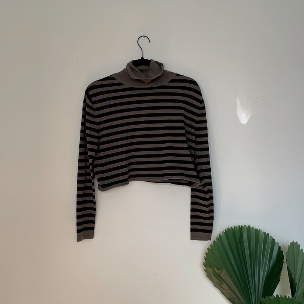 Cropped turtleneck